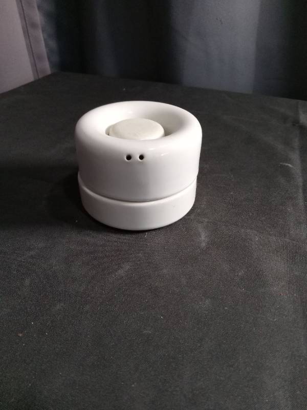 lot 2677 image: White Ceramic salt and pepper shaker set