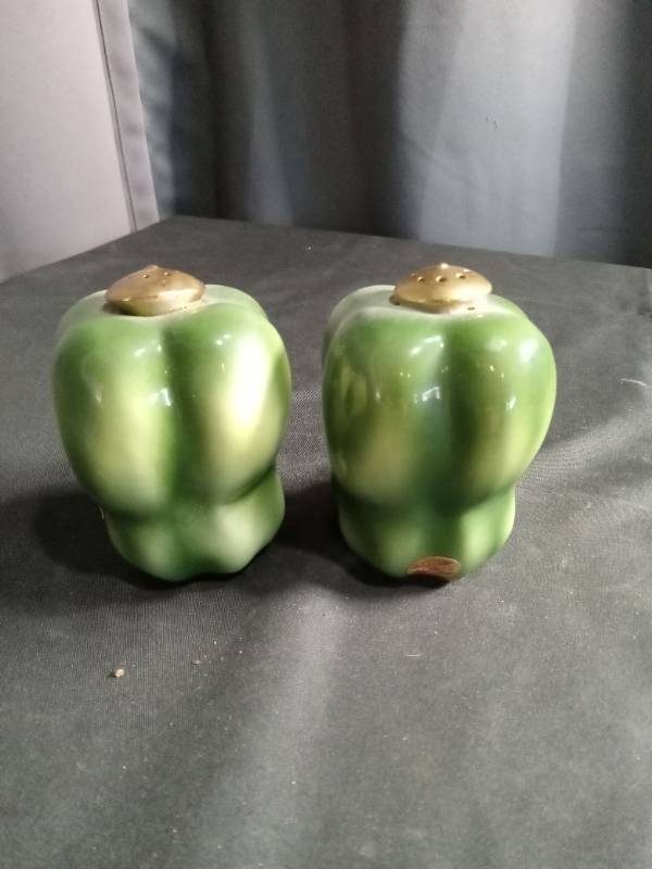 lot 2678 image: Green Bell Pepper Salt and Pepper Shakers