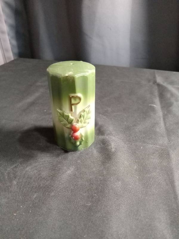 lot 2679 image: Decorative Green Ceramic Pepper Shaker with Holly Design