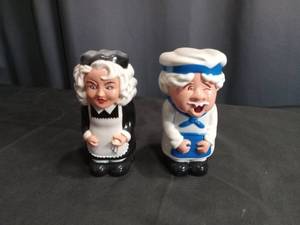 lot 3541 image: Ceramic Chef Salt and Pepper Shakers Set