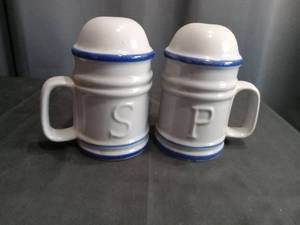 lot 3543 image: Ceramic Salt and Pepper Shakers with Blue Trim