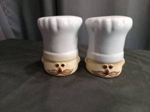 lot 3546 image: Chef Hat Salt and Pepper Shaker Set