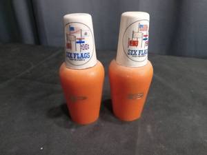 lot 4000 image: Six Flags Over Mid-America Salt and Pepper Shakers Set