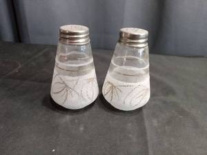 lot 4005 image: Glass Salt and Pepper Shakers with Metal Tops