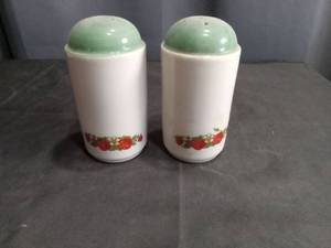 lot 4011 image: Ceramic Salt and Pepper Shakers with Strawberry Pattern