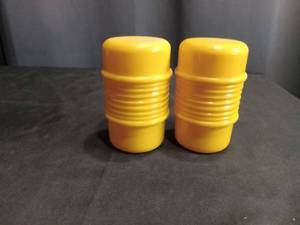 lot 4012 image: Yellow Plastic Salt and Pepper Shakers Set