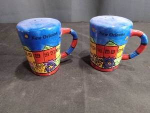lot 4023 image: New Orleans Salt and Pepper Shakers Set