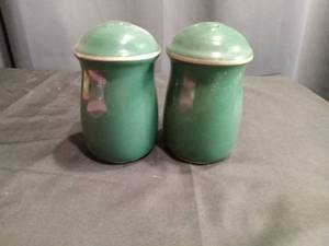 lot 4032 image: Green Ceramic Salt and Pepper Shakers Set