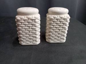 lot 4048 image: White Ceramic Basket Weave Salt and Pepper Shakers