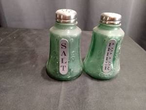 lot 4052 image: Green Glass Salt and Pepper Shakers Set