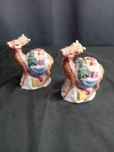 lot 4053 image: Pair of Ceramic Camel Figurines with Colorful Packs salt and pepper shakers