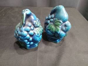 lot 4058 image: Blue Ceramic Grape Design Salt and Pepper Shaker Set
