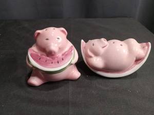 lot 4059 image: Pink Pig Watermelon Salt and Pepper Shakers Set