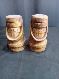 lot 4060 image: Handmade Wooden Salt and Pepper Shakers Barrel Style Set