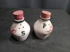 lot 4065 image: Ceramic Salt and Pepper Shaker Set with Pink Floral Design