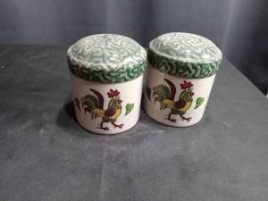 Ceramic Salt and Pepper Shakers with Rooster Design