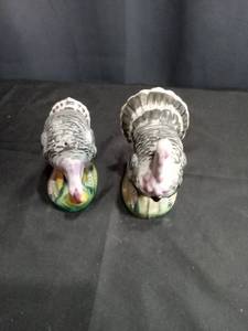 lot 4068 image: Ceramic Turkey Salt and Pepper Shakers Set