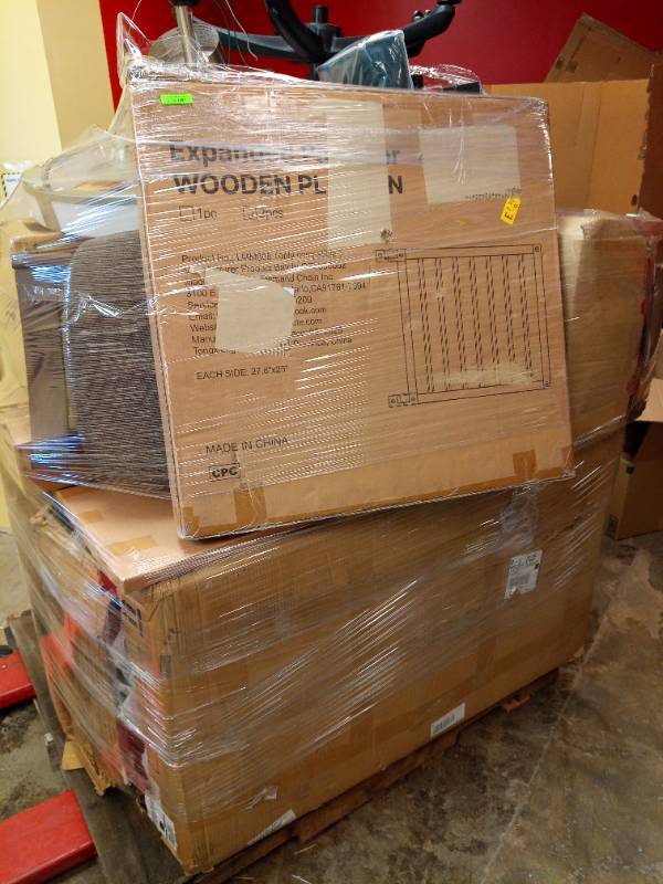 lot 1091 image: Pallet of Odds and Ends Pictured as Shown - Retail $1,000