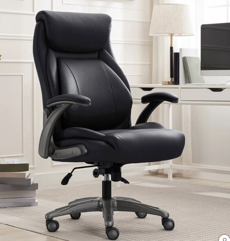 lot 1105 image: La-Z-Boy Manager Chair - Black - Retail $250