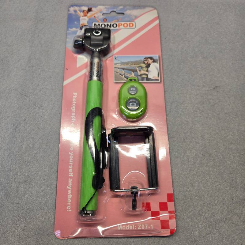 lot 295 image: Monopod Selfie Stick with Remote Z07-1