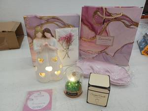 lot 10617 image: Decorative Mothers Day Gift Set with LED Figurine and Accessories