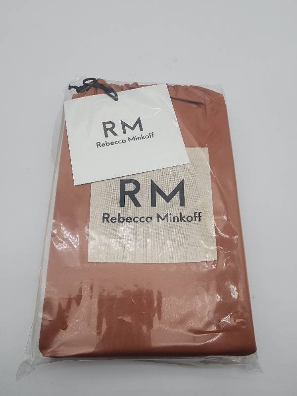 lot 55950 image: Rebecca minkoff 300 thread count 100% cotton pillow cases Queen color clay
