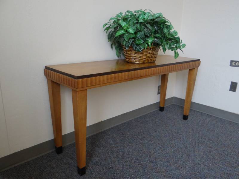 Sitting Area Entry Table Pedestal With 2 Chairs 2