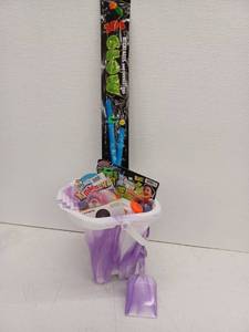 lot 10789 image: Summer Toys Gift Set with Purple Sand Bucket