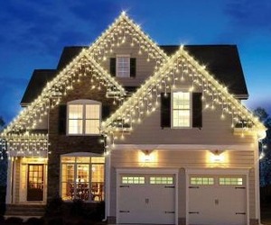 lot 10902 image: Members Mark Micro LED Icicle Lights, Warm White (300 Count)
