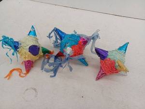 lot 10926 image: 3 Pack Small Pinata Decor