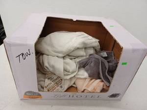 lot 10938 image: Miscellaneous Lot Of Towels