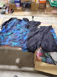 lot 8844 image: Halcurt Women Plus Size Rash Guard and 8 Swim Shorts Sets Built in Bra Swim Suits UPF 50 Black Green Palm 2X