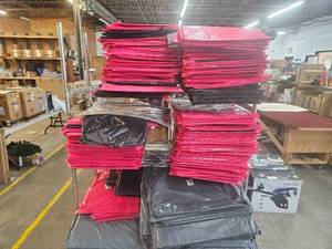 lot 1662 image: HUGE LOT of  Merry Grinchmas  $$$ Maker Rack