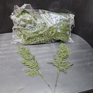 lot 2839 image: 50 PCS Christmas Artificial Pine Branches