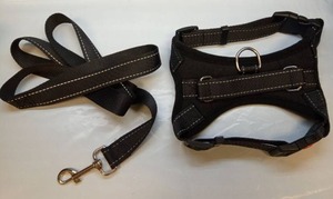 lot 107 image: Black Dog Harness with Matching Leash Set Size Small - Retail $15