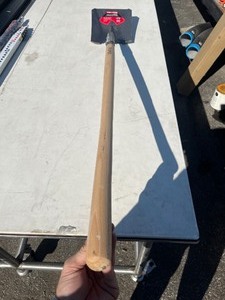 lot 47 image: TRU-PRO PROFESSIONAL GRADE shovel - Wooden Handel - Sq Shovel 5