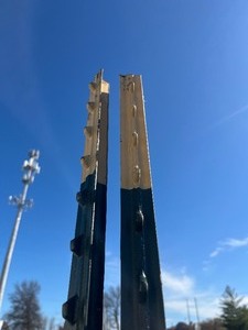 lot 116 image: Bundle of 2 Everbilt 8 T-Posts