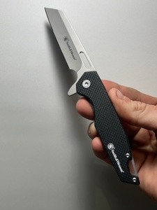 Smith & Wesson Steel Blade Smooth Flip Pocket Knife - Quality Carbon Fiber Style Handle