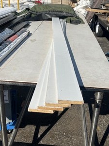 lot 199 image: Bundle or 4 TLC Molding Trim - Rectangle - White 3 x 8