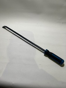 lot 118 image: 20 Hand Held Steel Prybar