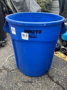 lot 75 image: Brute Rubbermaid Blue  20 Gal Recycling Bin