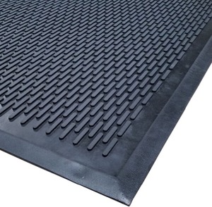 lot 21 image: XL Cactus Mat Ridge-Scraper 4 x 10 Heavy-Duty Rubber Safety Mat - 38 Thick Retails $228