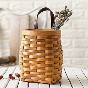 lot 41472 image: hanging wicker basket Hand-Woven Wood Storage Basket Portable Wall Hanging Flower Basket Organizer Fruit Vegetable Rattan Box Home Decoration Height 6.1in - Retail $13