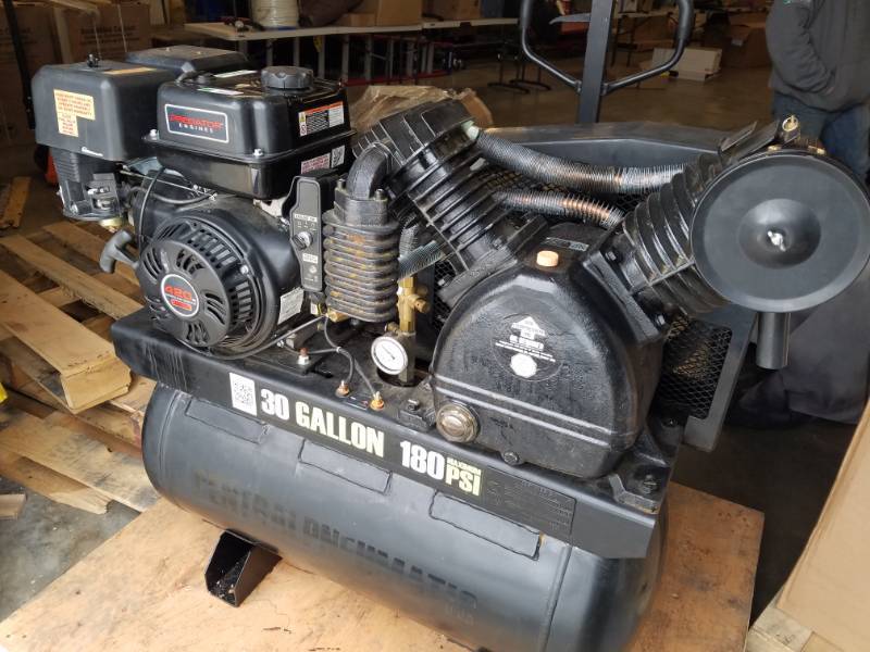 lot 7632 image: Central Pneumatic 30 Gal. 180 PSI Compressor