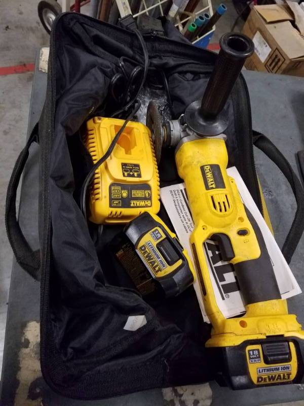 lot 7679 image: De Walt DC411 18volt Cordless Cutoff Tool