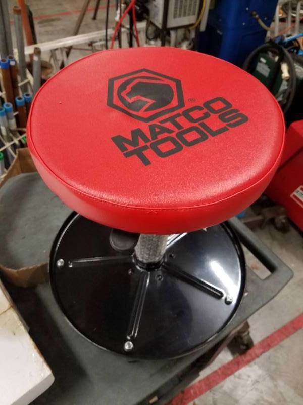 lot 7683 image: Matco Pneumatic Shop Seat