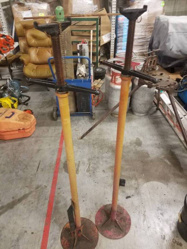 lot 7692 image: Under Hoist Adjustable Stands Pair