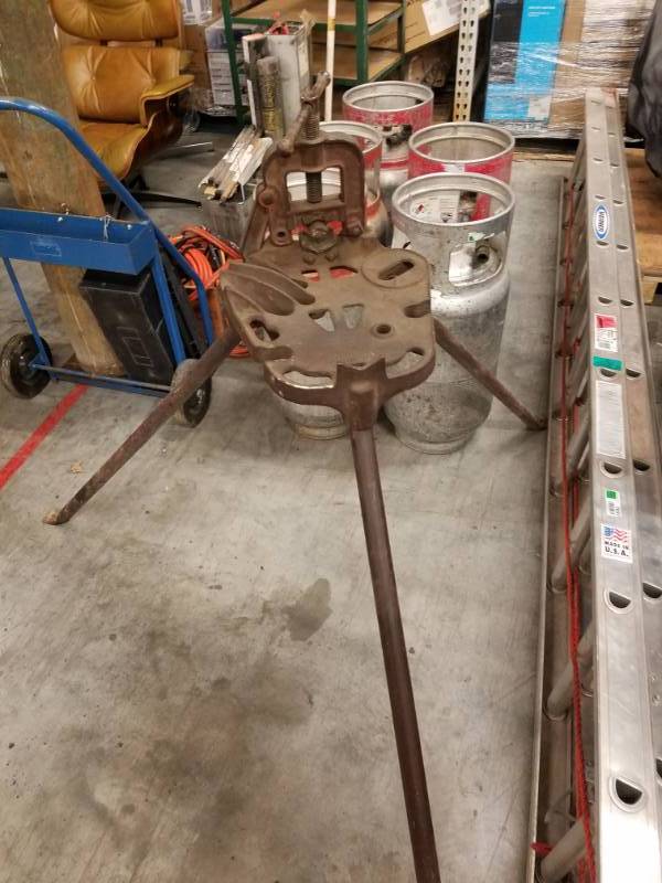 lot 7699 image: Ridgid Pipe Stand wclamp
