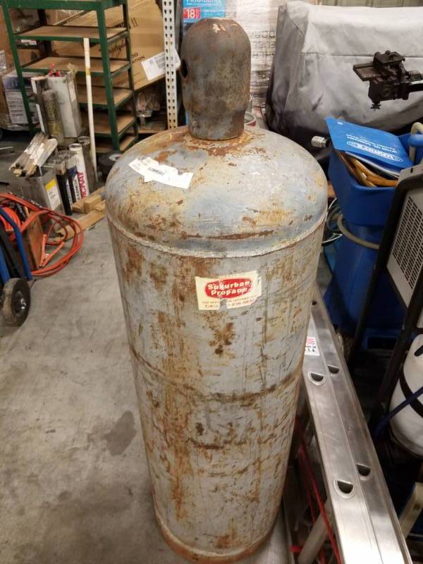 lot 7705 image: Very Large Propane Tank