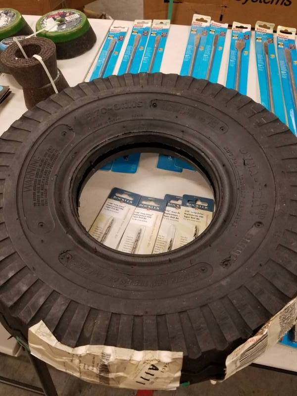 lot 7706 image: Set of 5 Dyna-Trac New Tires